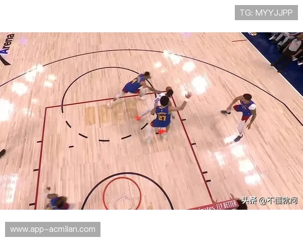 掘金外线带动内线穿插形成空位 掘金外线带动内线穿插形成空位