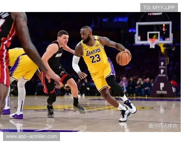 詹姆斯关键时间再反击,湖人掌控胜利走势