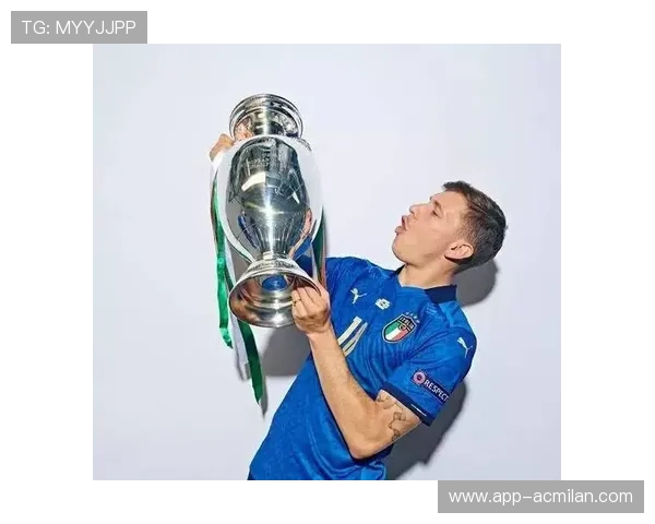 意甲国米巴雷拉外脚背直塞美如画：穿透防线的艺术瞬间