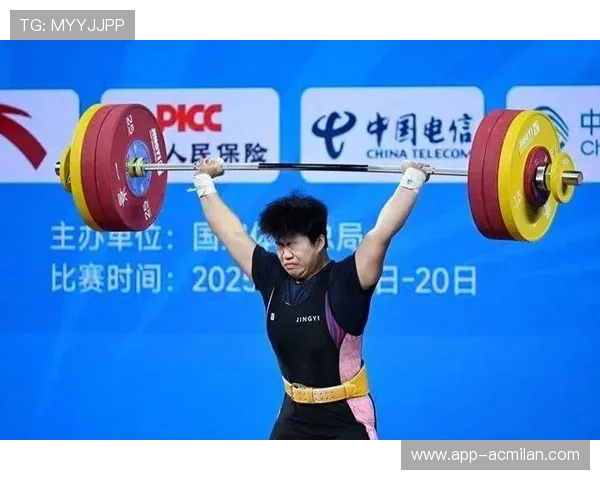 举重选手夺冠后激动落泪,家庭支持故事感动无数 举重选手夺冠后激动落泪,家庭支持故事感动无数