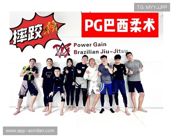 传统摔跤与现代MMA结合的演示赛引起热烈讨论