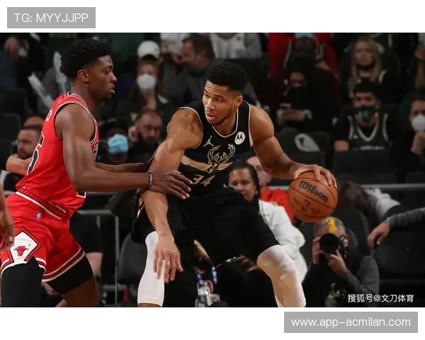 字母哥暴扣+空切，雄鹿主场力克热火