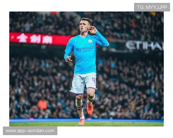 福登禁区假动作晃飞对手，曼城攻势如潮